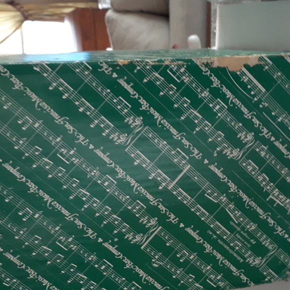 San Francisco Music Box Co. 1989 ceramic "decorating the tree" music box. - Picture 10 of 16